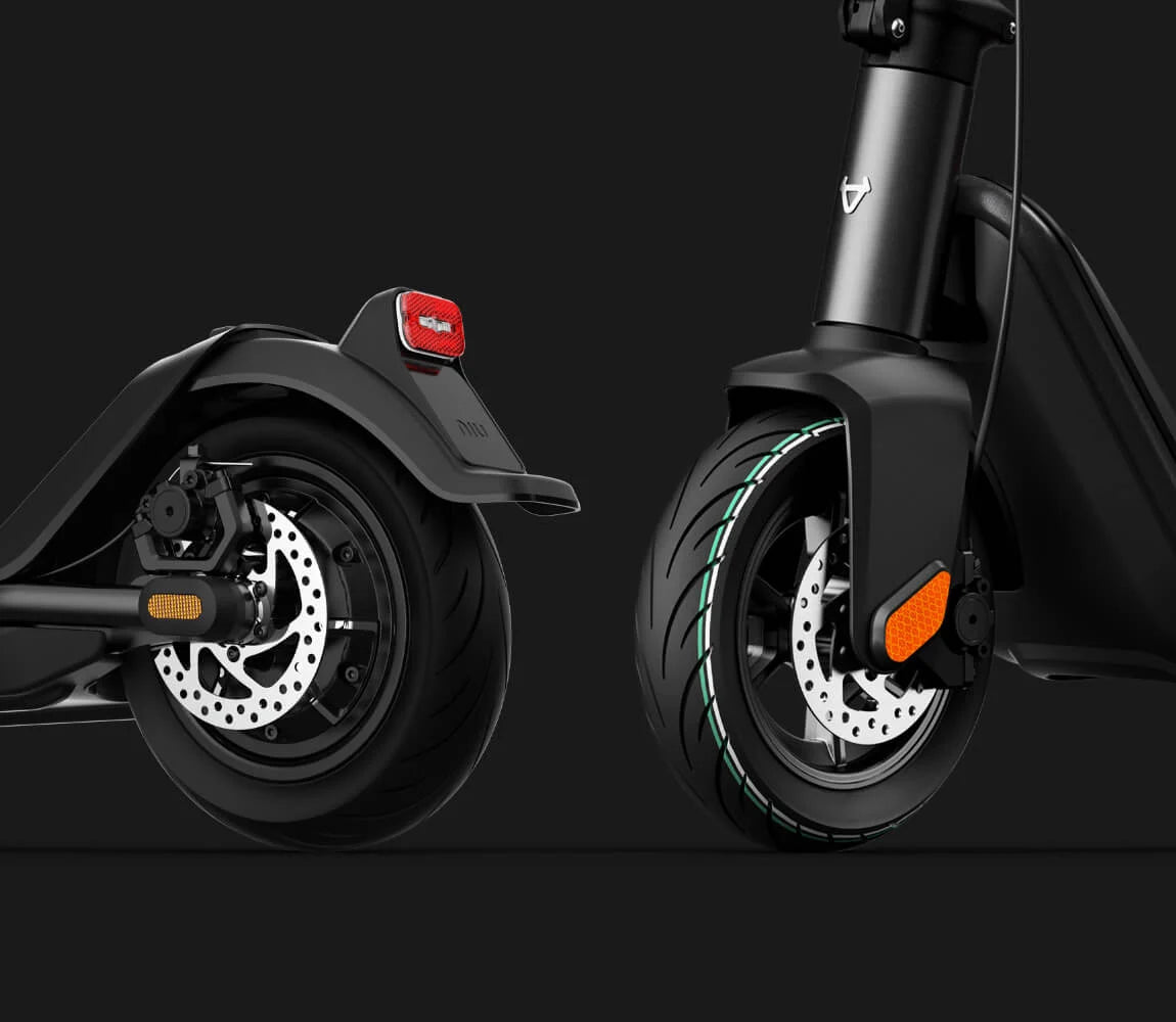 KQi2 Pro Electric Scooter -Range 25 miles/Speed 17.4 mph